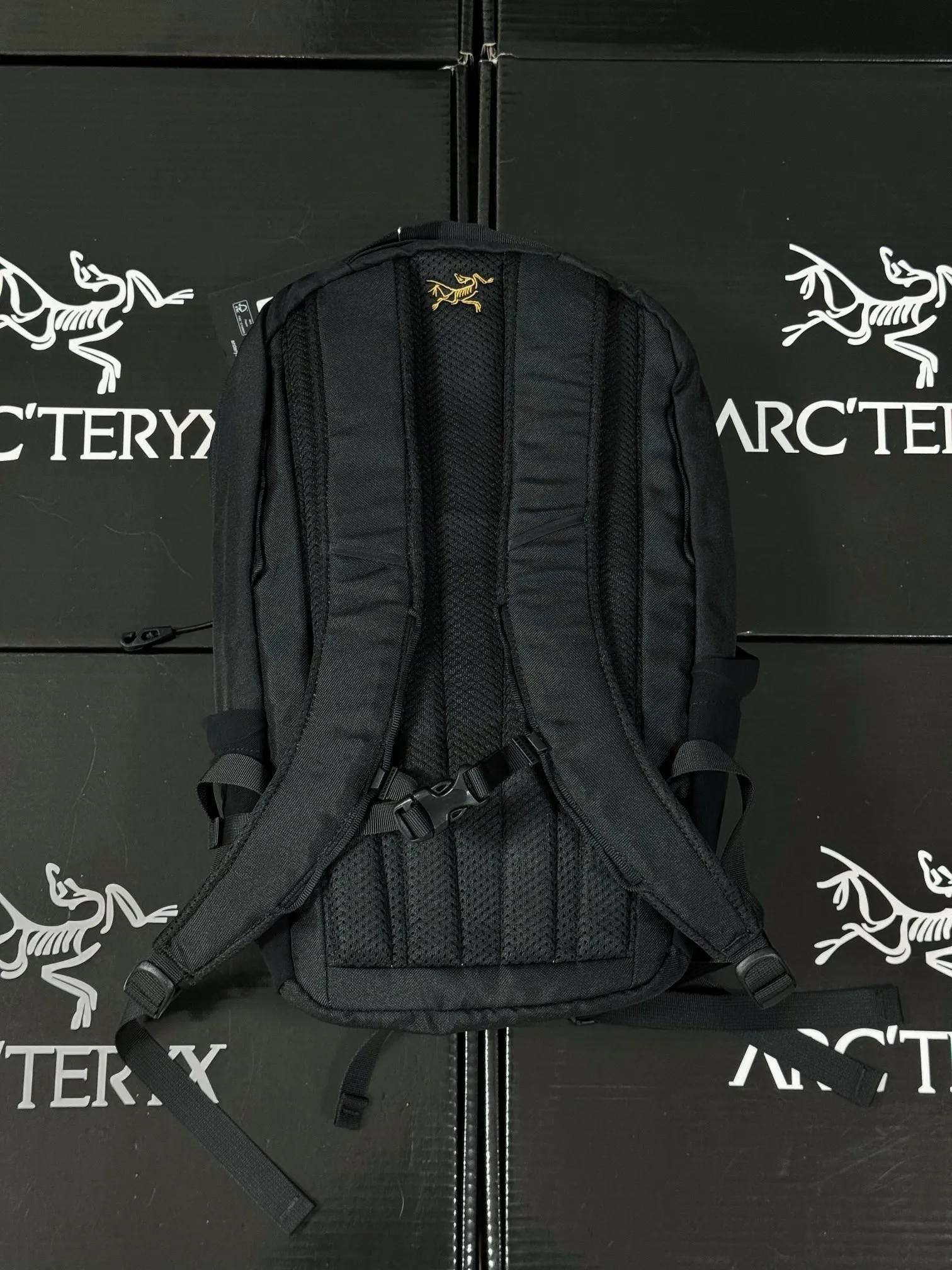 Arcteryx Mantis 16L Lightweight Same Style （ ） New Arrival 16 ！！！ ，YKK ， ， ！ ！ ！ 。 ！ ！ ：Black ：45*26*21.7